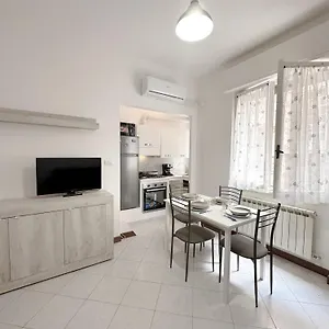 Tolly House-rapallo Centre , Rapallo Italia